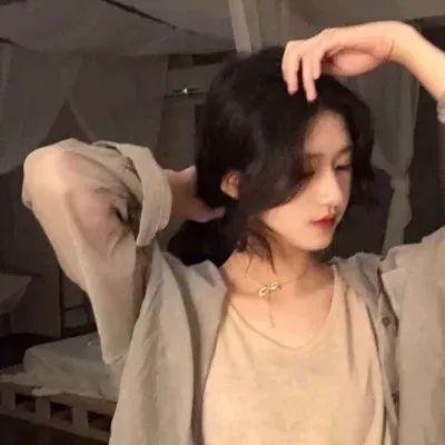 小姐嬉春